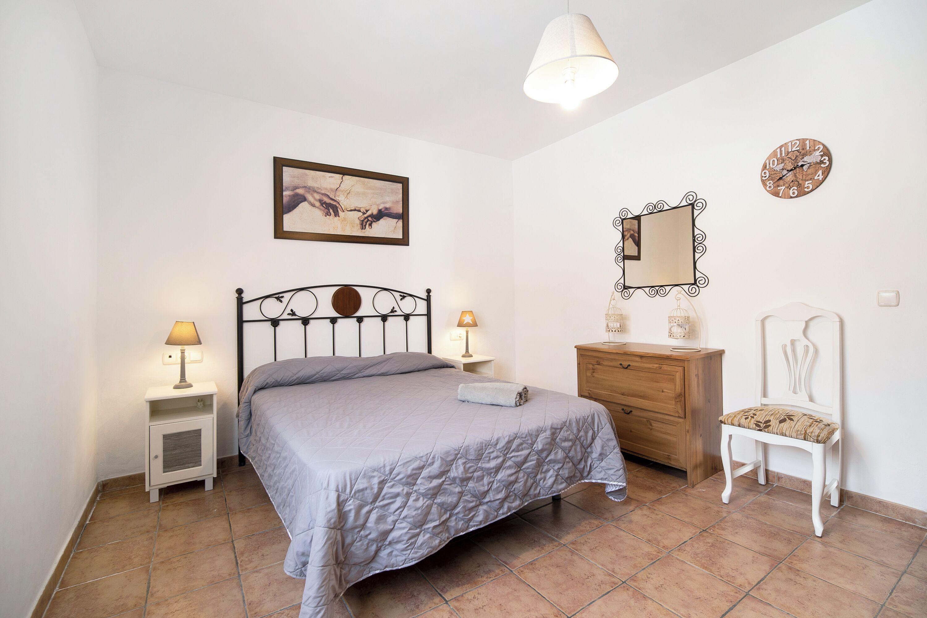 3 slaapkamers, een strijkplank/strijkijzer, gratis wifi, beddengoed