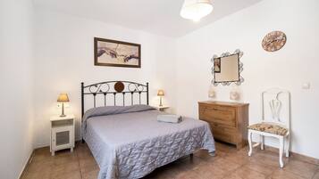 3 slaapkamers, een strijkplank/strijkijzer, gratis wifi, beddengoed