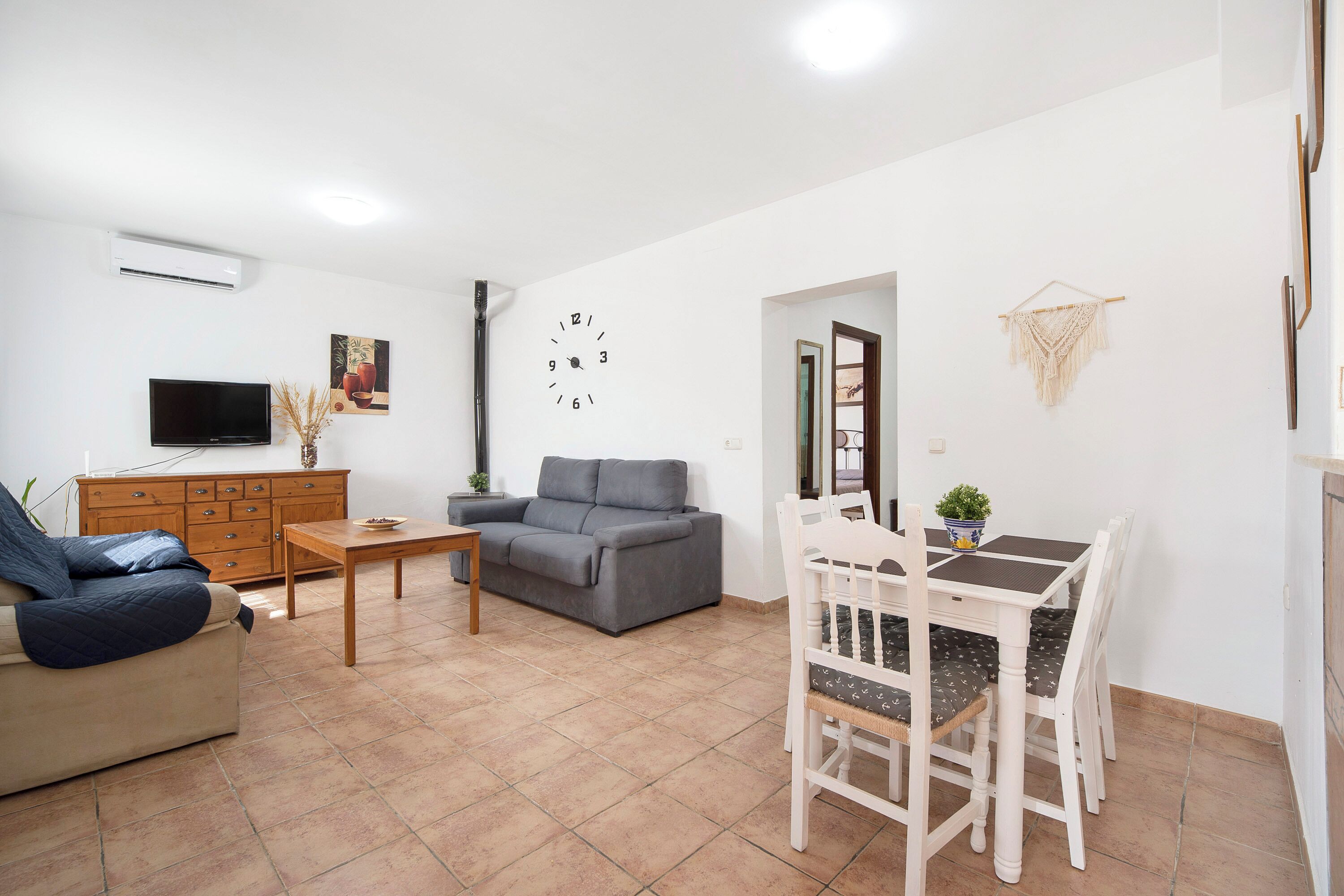 Tv, pejs, bordtennisbord