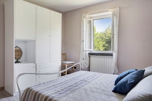 2 chambres, fer et planche à repasser, accès au Wi-Fi (inclus)