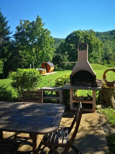 Holiday Home 'La Rosa sul Lago' Pet-Friendly with Private Garden, Spa, and Wi-Fi