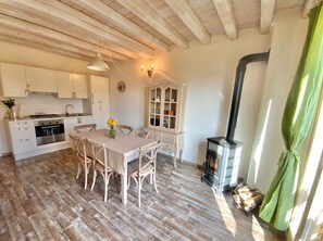 Dining - A magical farmhouse apartment nestled in the silence (Toscolano Maderno)