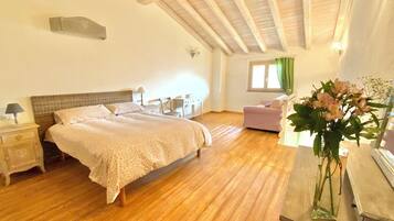 1 bedroom, travel cot, free WiFi