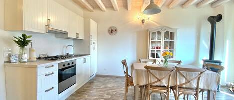 Frigorifero, forno, tostapane, pentole/stoviglie/utensili