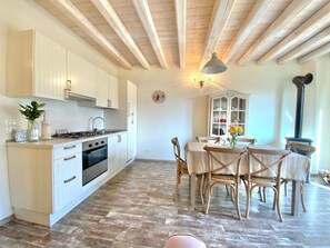 Réfrigérateur, four, grille-pain