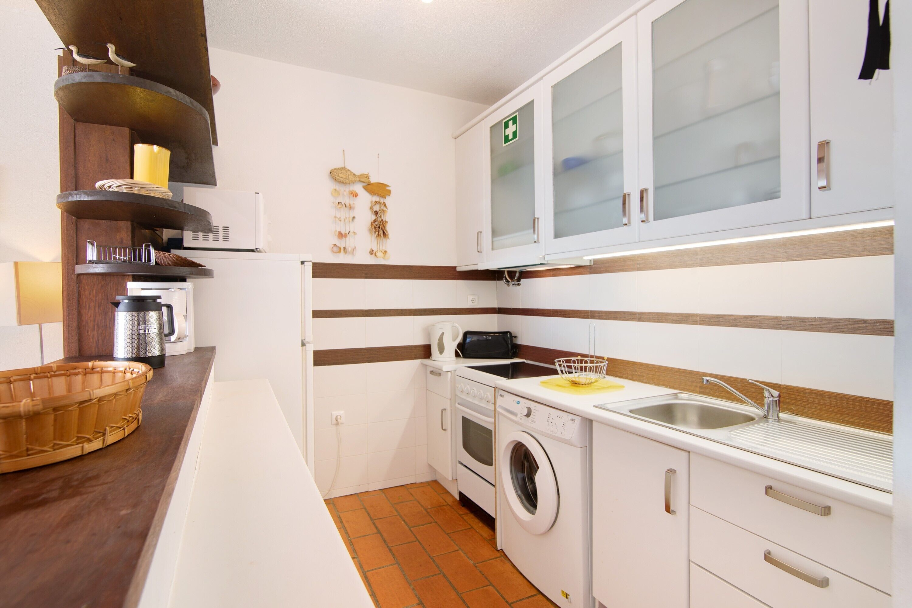 冰箱、微波炉、烤箱、炉灶