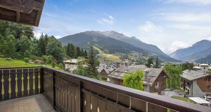 Apartment 'Chalet Holly' with Mountain View, Shared Garden and Wi-Fi
