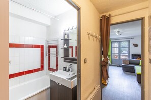 Baignoire, sĂšche-cheveux