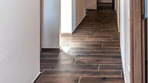 A hallway with wooden flooring, white walls, and exposed wooden beams on the ceiling. - Villa 'All'ombra Della Quercia' with Private Pool, Wi-Fi and Air Conditioning (Fano)