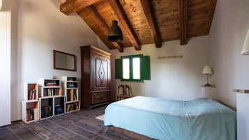 6 bedrooms, free WiFi, bed sheets