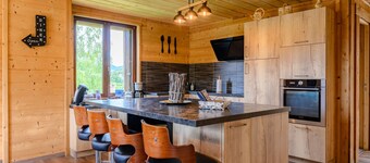 Chalet 'Le Brusyna' with Mountain View, Whirlpool, Private Terrace and Wi-Fi