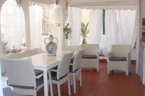 Dining - Holiday Home 'Casa Panoramica Del Xll Secolo' with Sea View, Wi-Fi and Air Conditioning (Vieste)