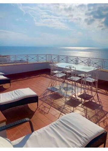 Holiday Home 'Casa Panoramica Del Xll Secolo' with Sea View, Wi-Fi and Air Conditioning
