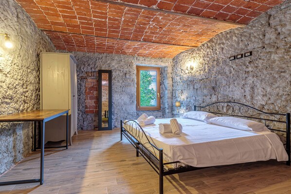 3 habitaciones, tabla de planchar con plancha y wifi gratis 