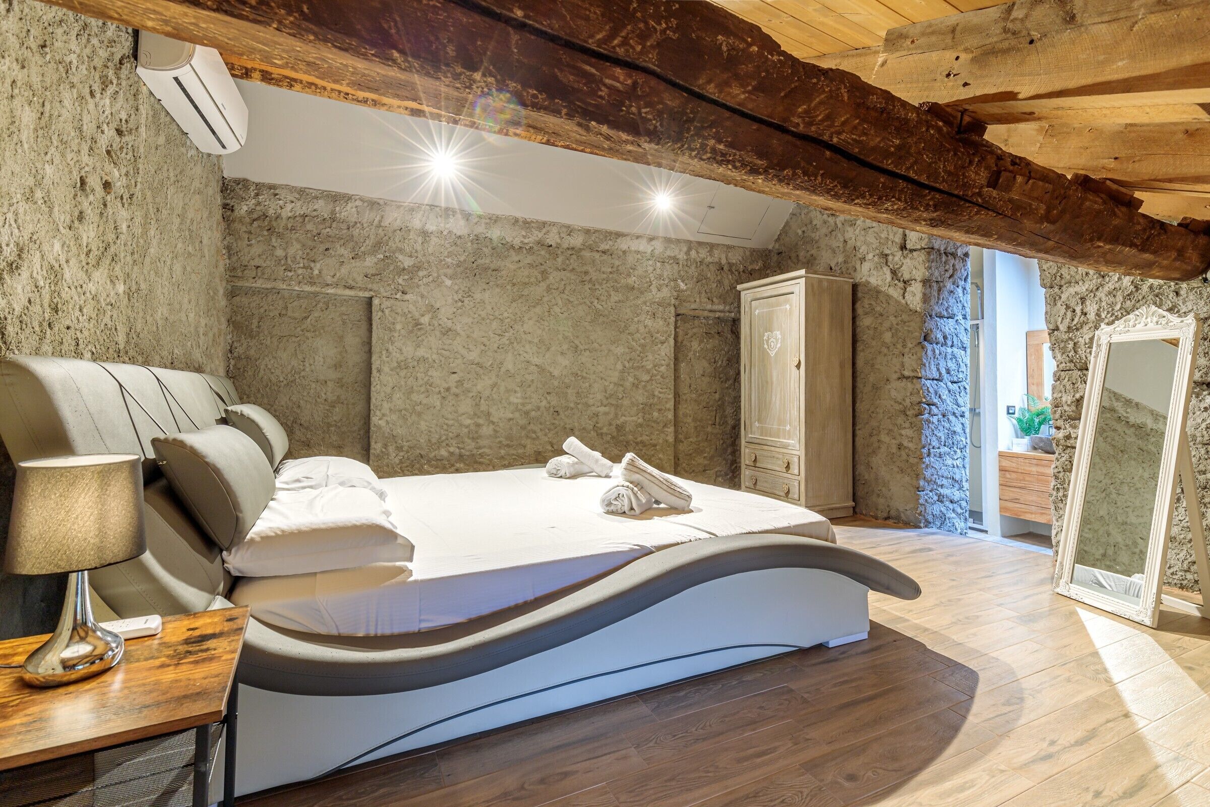 3 chambres, fer et planche à repasser, Wi-Fi gratuit, draps fournis