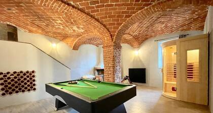 Villa 'Cascina Liebe' with Private Garden, Jacuzzi, Wi-Fi and Air Conditioning