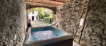 Villa 'Cascina Liebe' with Private Garden, Jacuzzi, Wi-Fi and Air Conditioning