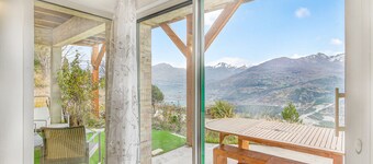 Apartment 'A Little Piece of Paradise in Puy Sanières' with Lake View, Private Terrace & Wi-Fi