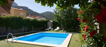 Maison de vacances 'Alojamiento Rural Puente Honda' avec vue sur la montagne, piscine et Wi-Fi
