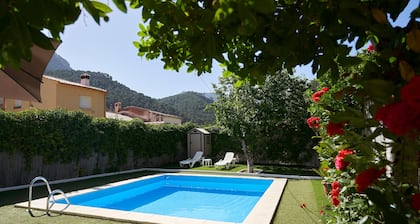 Ferienhaus 'Alojamiento Rural Puente Honda' mit Bergblick, Pool und WLAN