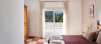 Ferienhaus 'Alojamiento Rural Puente Honda' mit Bergblick, Pool und WLAN