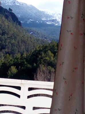 Property grounds - Holiday Home 'Alojamiento Rural Puente Honda' with Mountain View, Pool & Wi-Fi (Benatae)