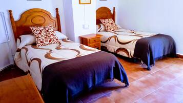 4 slaapkamers, een strijkplank/strijkijzer, gratis wifi, beddengoed