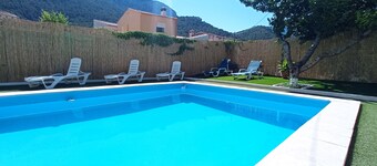 Casa de vacaciones 'Alojamiento Rural Puente Honda' con vistas a la montaña, piscina y Wi-Fi