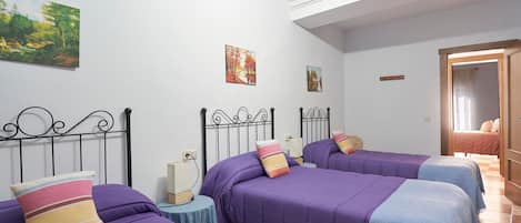 4 dormitorios, tabla de planchar con plancha, wifi gratis y ropa de cama