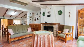 TV, fireplace, stereo