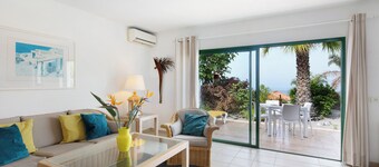 Holiday Home 'Villa Verde Superior' with Sea View, Wi-Fi and Air Conditioning