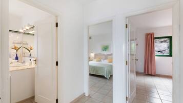 2 dormitorios, tabla de planchar con plancha, wifi gratis y ropa de cama