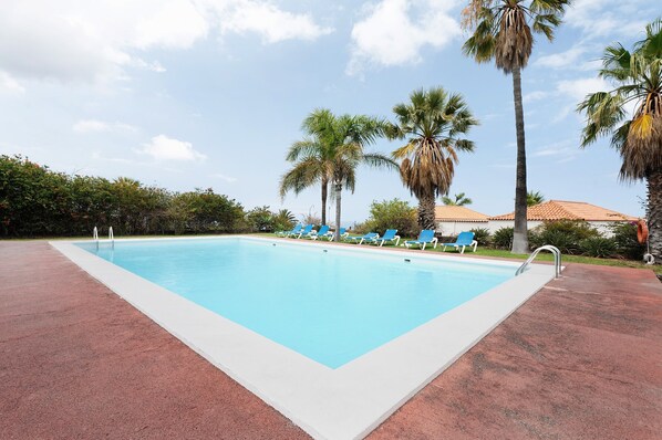 Lämmitetty uima-allas