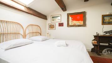 5 bedrooms, free WiFi, bed sheets