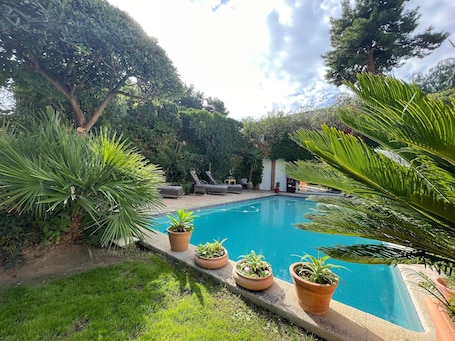 Pool. Villa 'Bastide Les Oréades' with Private Pool, Wi-Fi and Air Conditioning