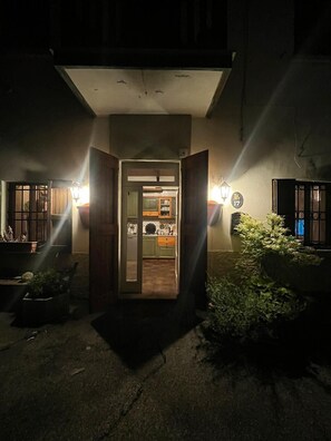 Exterior - Holiday Home "Casa Fiore" with Mountain View, Private Garden & Wi-Fi (Borgo Capanne)