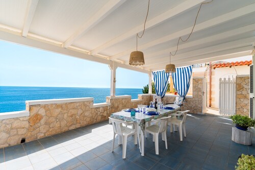 Villa 'Stella Maris' with Sea View, Private Terrace, and Air Conditioning