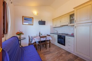 Interior - Holiday Apartment "Casa Ginestre" with Sea View, Shared Pool and Wi-Fi (Aglientu)