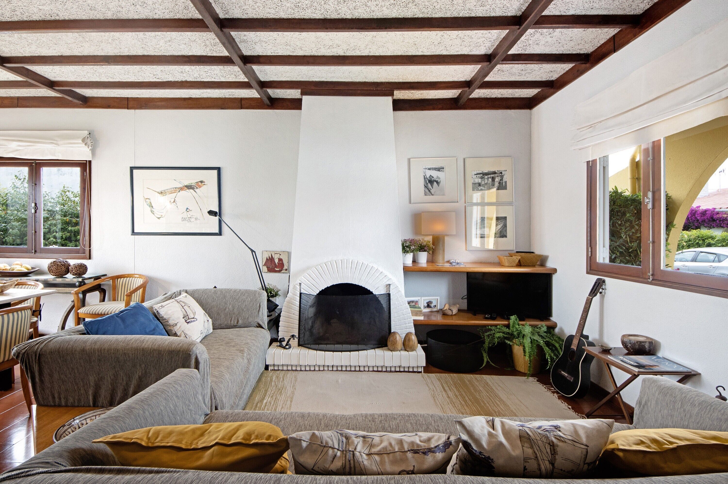 TV, fireplace, streaming services