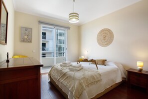 2 bedrooms, iron/ironing board, free WiFi, bed sheets - Holiday Apartment 'Fénix Garajau' with Sea View, Balcony & Wi-Fi (Caniço)