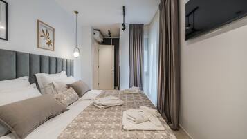 Exclusive Apartment, 4 Bedrooms, Private Pool | 4 bedrooms, in-room safe, iron/ironing board, free WiFi