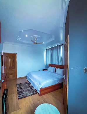 Free WiFi, bed sheets - RK Italian Boy Hotel (Accra)