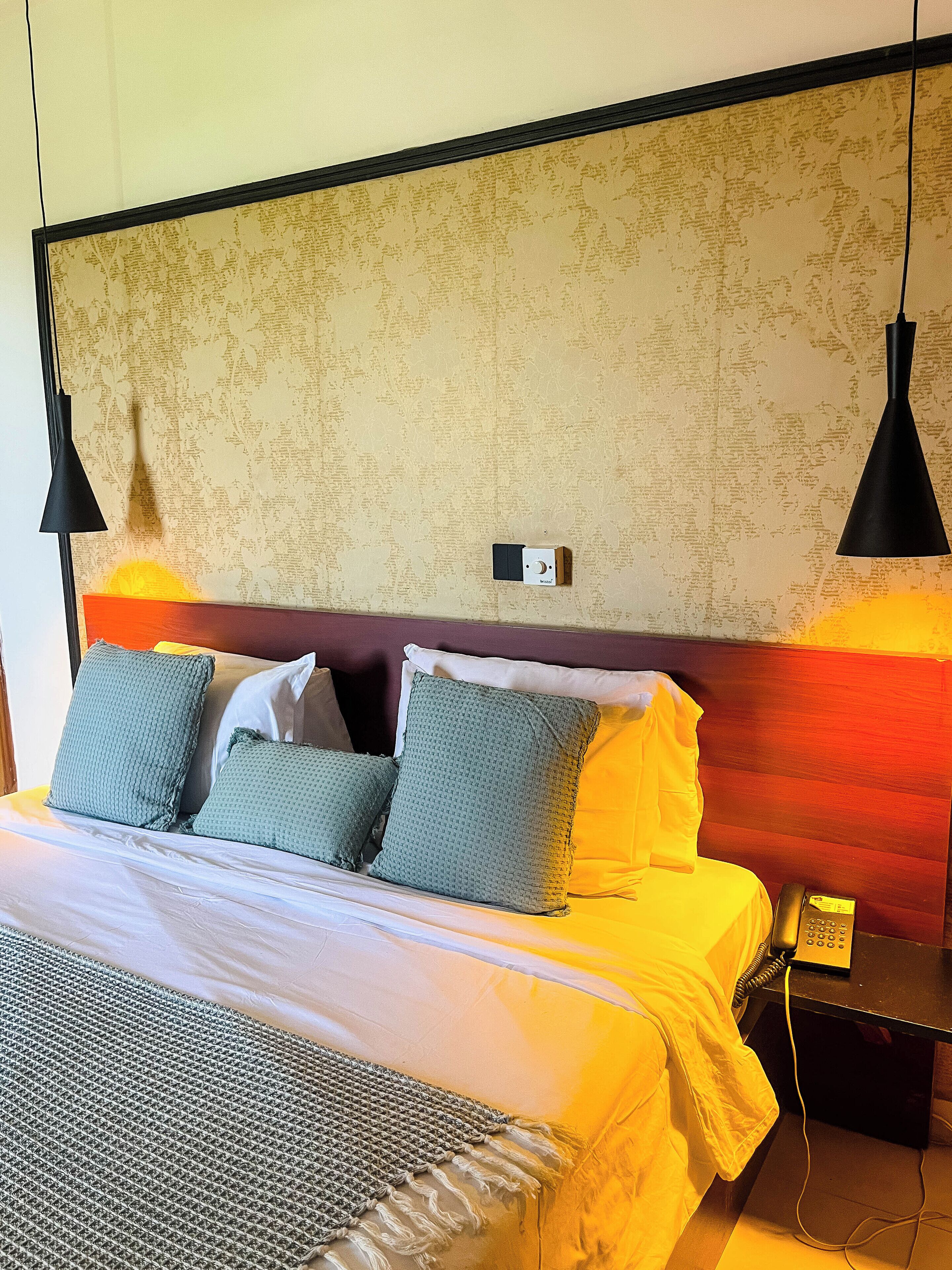 Junior-sviitti, 1 suuri parisänky, näköala uima-altaalle | Ilmainen Wi-Fi, vuodevaatteet