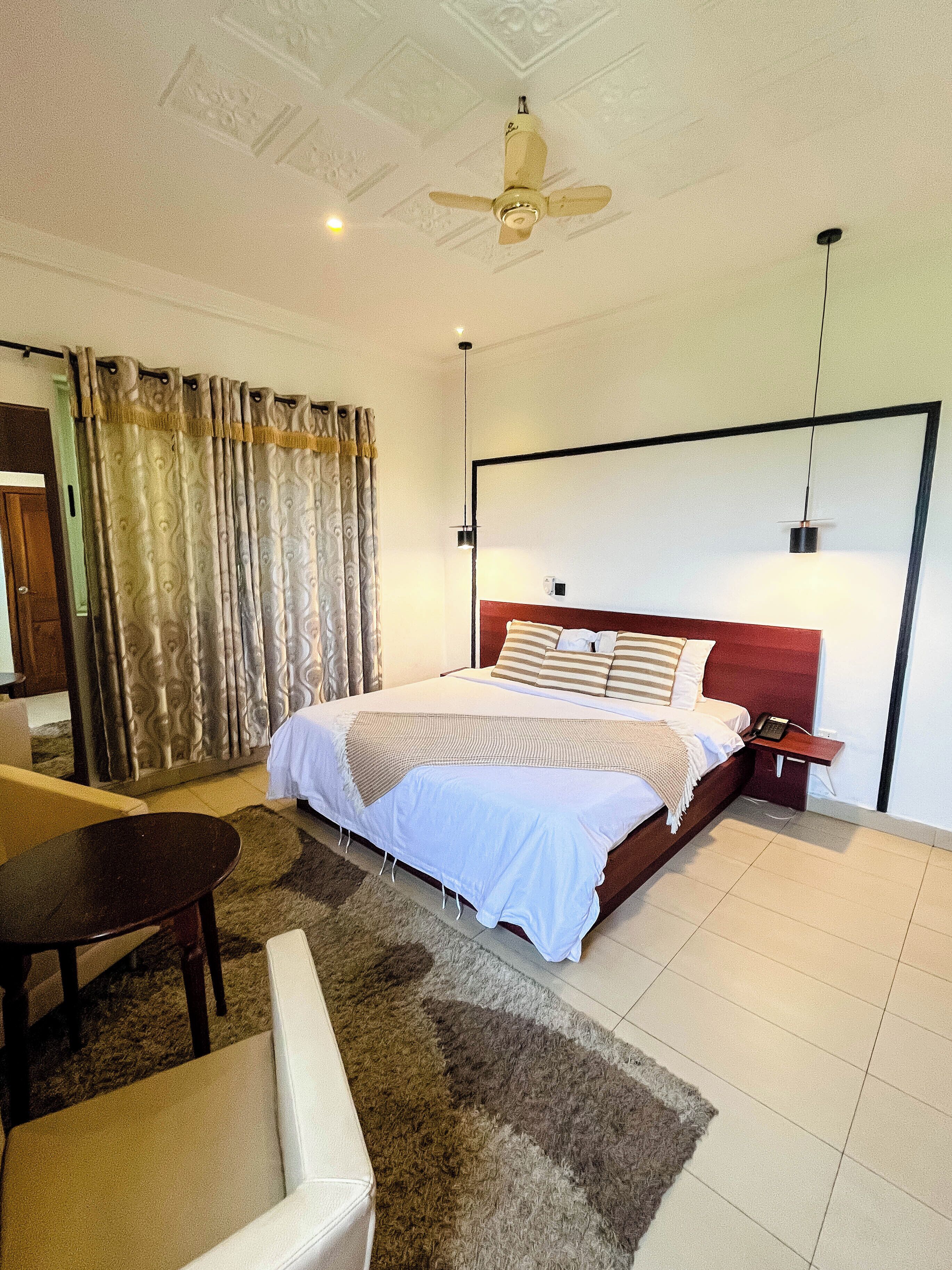 Standard Suite | Free WiFi, bed sheets