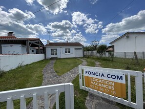 Property grounds - House in Saint-Hilaire-de-Riez, near sea, pets allowed (Saint-Hilaire-de-Riez)