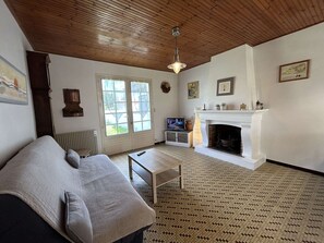 TV - House in Saint-Hilaire-de-Riez, near sea, pets allowed (Saint-Hilaire-de-Riez)
