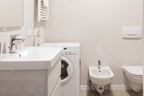 Apartment | Bathroom