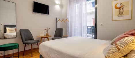 Deluxe Studio | In-room safe, blackout curtains, soundproofing, free WiFi