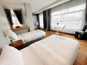 1 Schlafzimmer, Minibar, Schreibtisch, laptopgeeigneter Arbeitsplatz
