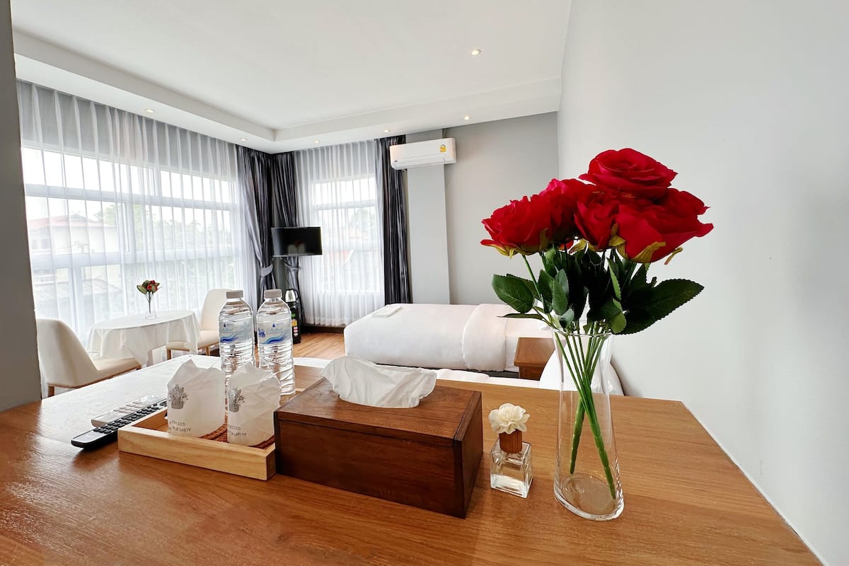 Deluxe Room, Non Smoking, Pool View